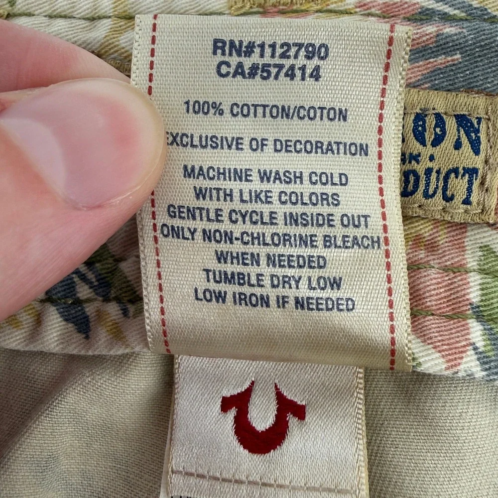 True Religion Hawaiian Tropical Thick Utility Cargo Shorts Tan Men 38 Pockets
